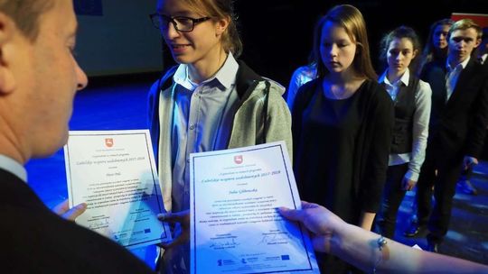 725 uczniów z 203 szkół z całego regionu otrzymało stypendia