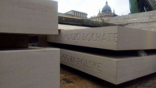 Błąd na nowym Pomniku Nieznanego Żołnierza