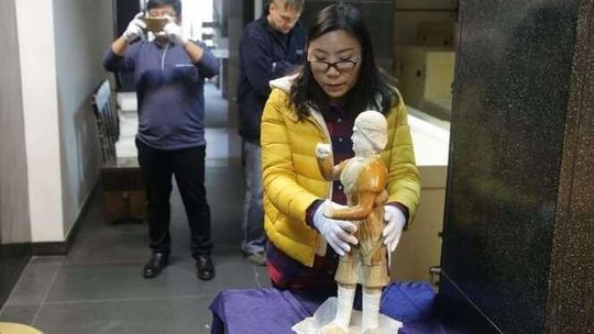 Trójbarwnie szkliwiona ceramika czasów dynastii Tang, Luoyang - Chiny