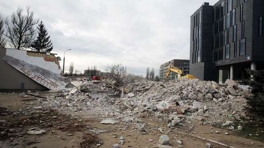 Wyburzanie biurowców ZTM Lublin przy dawnej zajezdni