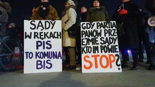 KOD na pl. Litewskim. 13 grudnia – powtórka z historii