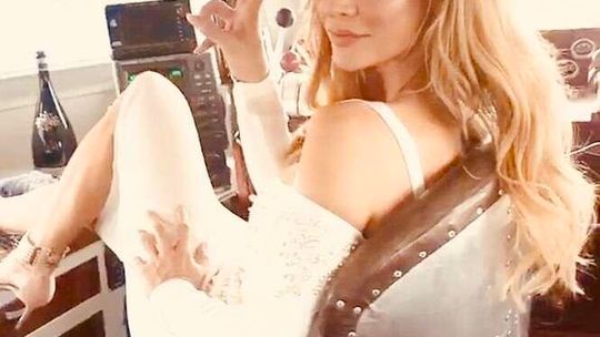 Sandra Sobolewska fotografuje siostry: Joannę Krupę i Martę Andretti