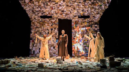 Hindełe, siostra Sztukmistrza w Teatrze Osterwy Hindełe, siostra Sztukmistrza w Teatrze Osterwy