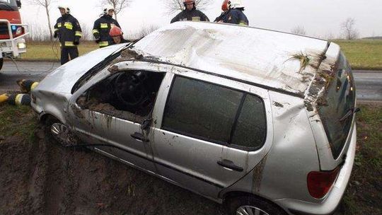 Rudno: Wjechała samochodem do rowu