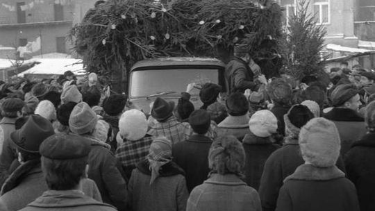 Bal przodowników i długie kolejki