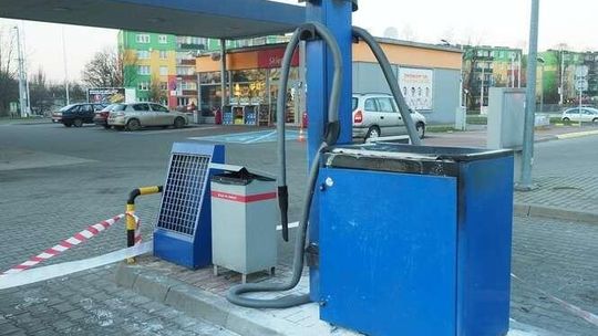 Odkurzaczem wypompował paliwo z auta, maszyna wybuchła