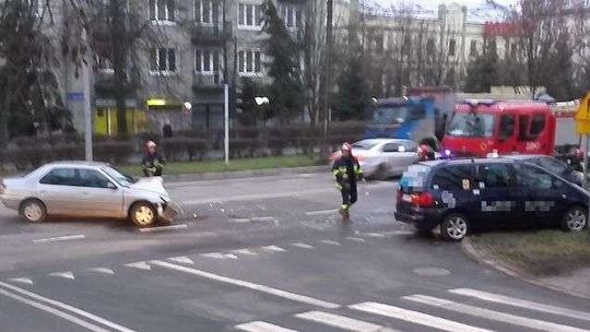 Zderzenie dwóch aut na Al. Racławickich 
