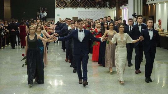 Studniówka ZS nr1 z Kraśnika w lubelskim hotelu Luxor Studniówka ZS nr1 z Kraśnika w lubelskim hotelu Luxor