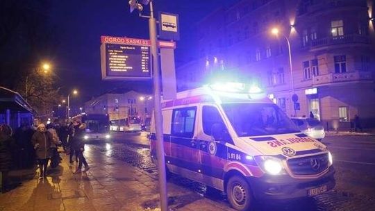 Wypadek na przystanku autobusowym przy Ogrodzie Saskim