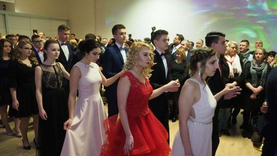 Studniówka 2018: Bal maturzystów Zespołu Szkół Elektronicznych w Centrum Etiuda