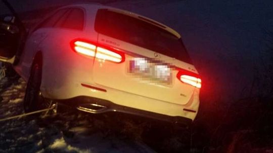 Mercedes prawie zsunął się do Wisły