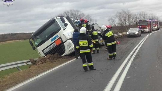 Matygi: Kierowca uderzył w bariery przy drodze