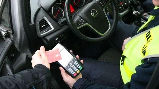 Terminale płatnicze w radiowozach