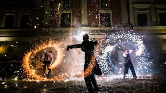 Ferie w Zamościu: Lodowisko i fireshow
