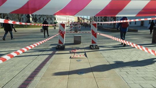 Kolejne dwie fontanny na placu Litewskim zostały uszkodzone 
