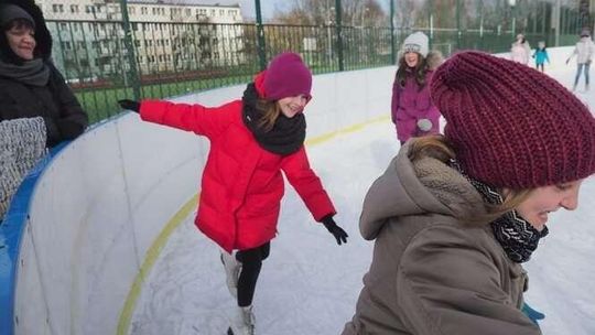 Biały orlik przy Szkole Podstawowej nr 45 w Lublinie