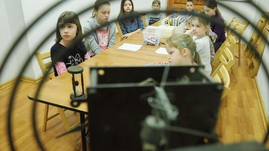 Ferie w mieście: zajęcia plastyczne pt Budujemy zegar słoneczny Ferie w mieście: zajęcia plastyczne pt Budujemy zegar słoneczny