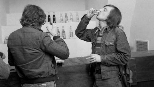 Tak się piło w PRL-u Tak się piło w PRL-u