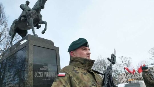 Imieniny Marszałka Józefa Piłsudskiego: uroczystości na pl. Litewskim