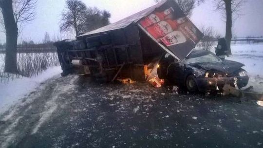 Siedliska. Ciężarówka przewróciła się na volkswagena