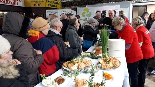 Śniadanie wielkanocne na dworcu w Lublinie