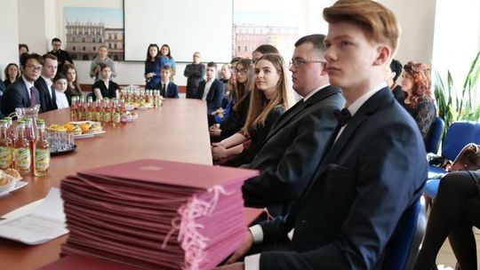 Średnia 6.0 i troszkę niższa. Lubelscy stypendyści wyróżnieni