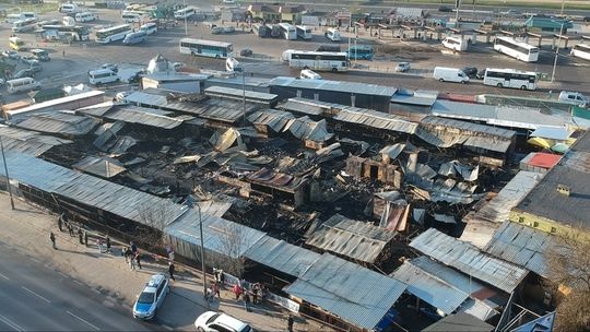 Pożar targu przy ul. Ruskiej. Zdjęcia z góry i z dołu Pożar targu przy ul. Ruskiej. Zdjęcia z góry i z dołu