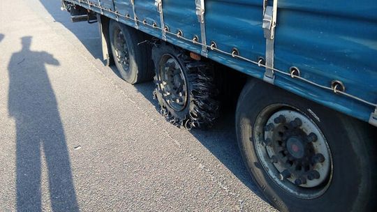 Dziwny odgłos z przejeżdżającego tira zaniepokoił inspektorów WITD