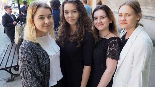Uczniowie po maturze z języka polskiego - 3 LO w Lublinie i I LO w Białej Podlaskiej