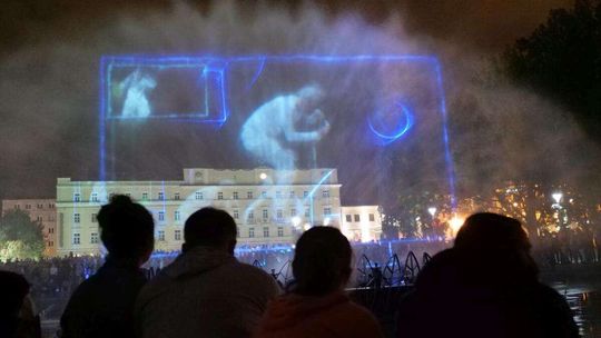 Główna fontanna na placu Litewskim: pokaz multimedialny