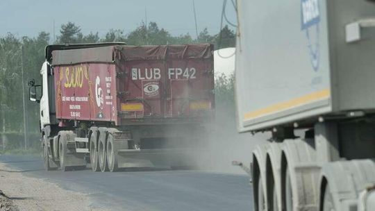 Droga powiatowa za nową sortownią śmieci w Rokitnie Droga powiatowa za nową sortownią śmieci w Rokitnie
