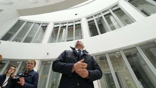 Prezydent Krzysztof Żuk na budowie żłobka przy ul. Zelwerowicza