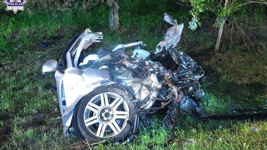 Paszki Małe: Zderzenie audi z ciężarówką