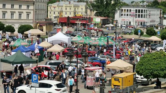 Rodzinny Piknik Motoryzacyjny na pl. Zamkowym w Lublinie