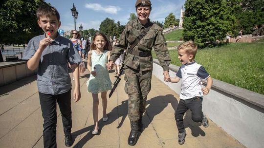 Przysięga żołnierzy WOT na placu Zamkowym