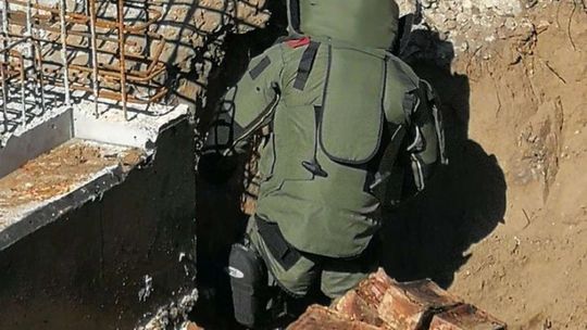 Ładunki wybuchowe podłożone pod mostem koło Azotów