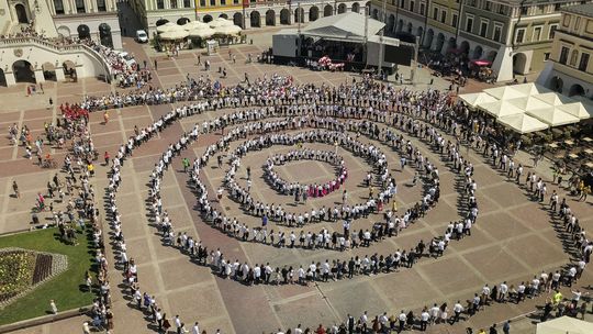 Polonez na Rynku Wielkim w Zamościu