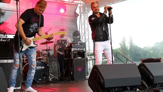 Niedzielna zabawa w puławskiej marinie Niedzielna zabawa w puławskiej marinie