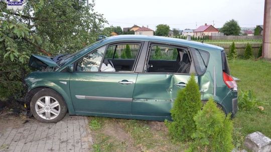 Zamość: Kierowca zasnął i uderzył w ogrodzenie