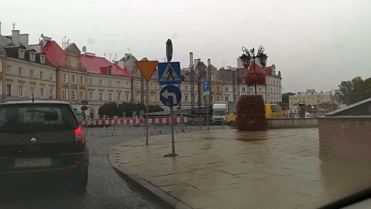 Korki w okolicach zamkniętego placu Zamkowego w Lublinie Korki w okolicach zamkniętego placu Zamkowego w Lublinie