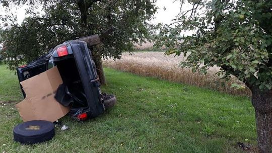 Audi dachowało w Janowicach Audi dachowało w Janowicach