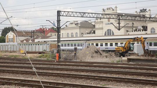 Prace na torach w okolicach dworca kolejowego w Lublinie