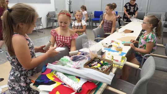 Wakacyjne warsztaty plastyczne w Biblio