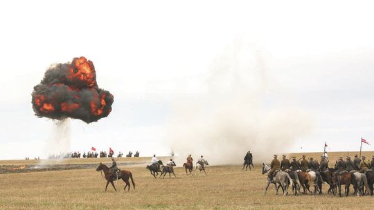 Inscenizacja bitwy z bolszewikami pod Komarowem Inscenizacja bitwy z bolszewikami pod Komarowem