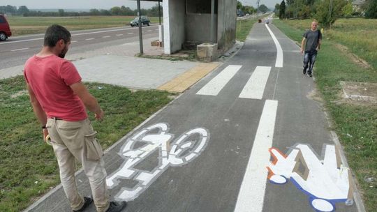 Ścieżka pieszo-rowerowa wzdłuż DK12