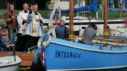 Chrzest łodzi Integracja przystosowanej dla osób na wózkach Chrzest łodzi Integracja przystosowanej dla osób na wózkach