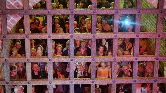 Krata bronna w Bramie Krakowskiej przekazana miastu