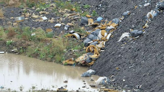 Wólka Rokicka: Mieszkańcy boją się nielegalnych śmieci