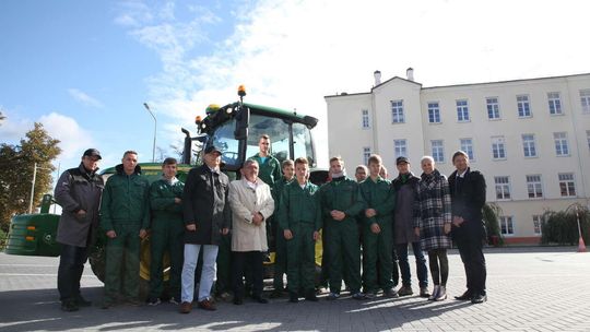 Nowy ciągnik dla szkoły w Janowie Podlaskim