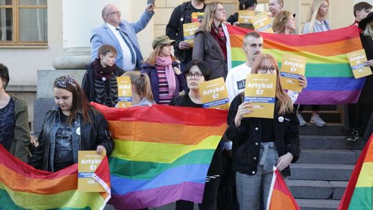 Pikieta poparcia dla marszu równości